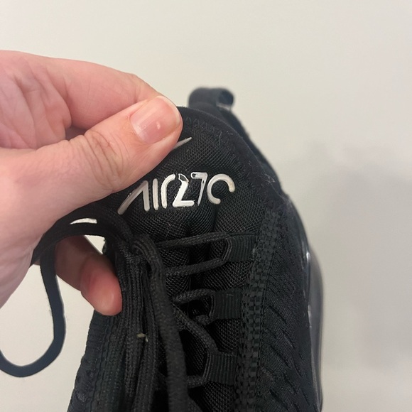 Nike Women’s Air Max 270- good used condition size 9 - Picture 2 of 9